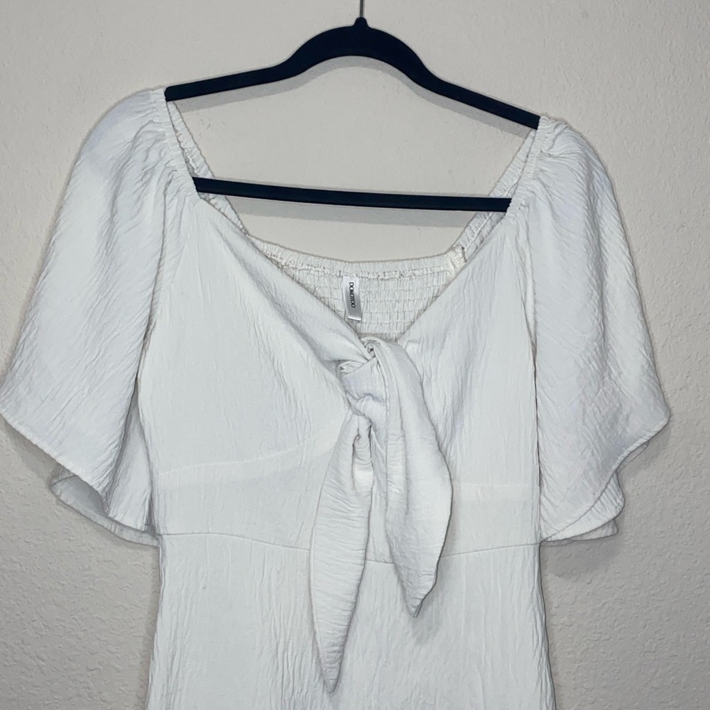 🐛White Spring V-neck with tie in front with flowy sleeves! - Picture 5 of 10